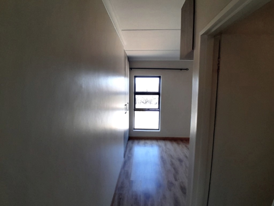 To Let 2 Bedroom Property for Rent in Barbeque Downs Gauteng