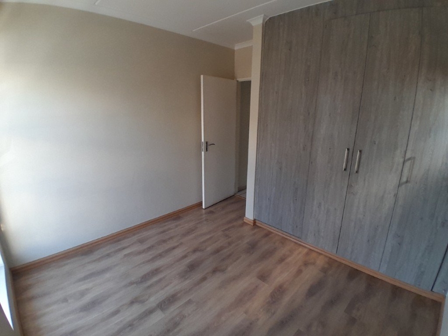To Let 2 Bedroom Property for Rent in Barbeque Downs Gauteng