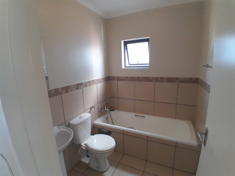 To Let 2 Bedroom Property for Rent in Barbeque Downs Gauteng