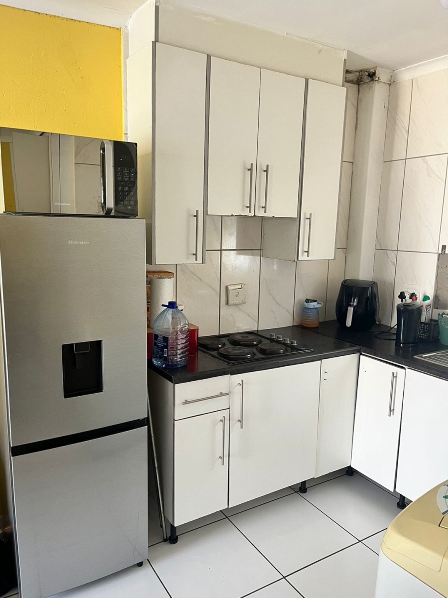 To Let  Bedroom Property for Rent in Glen Austin Gauteng