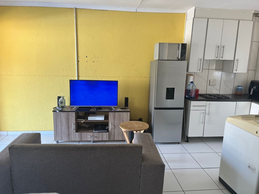 To Let  Bedroom Property for Rent in Glen Austin Gauteng