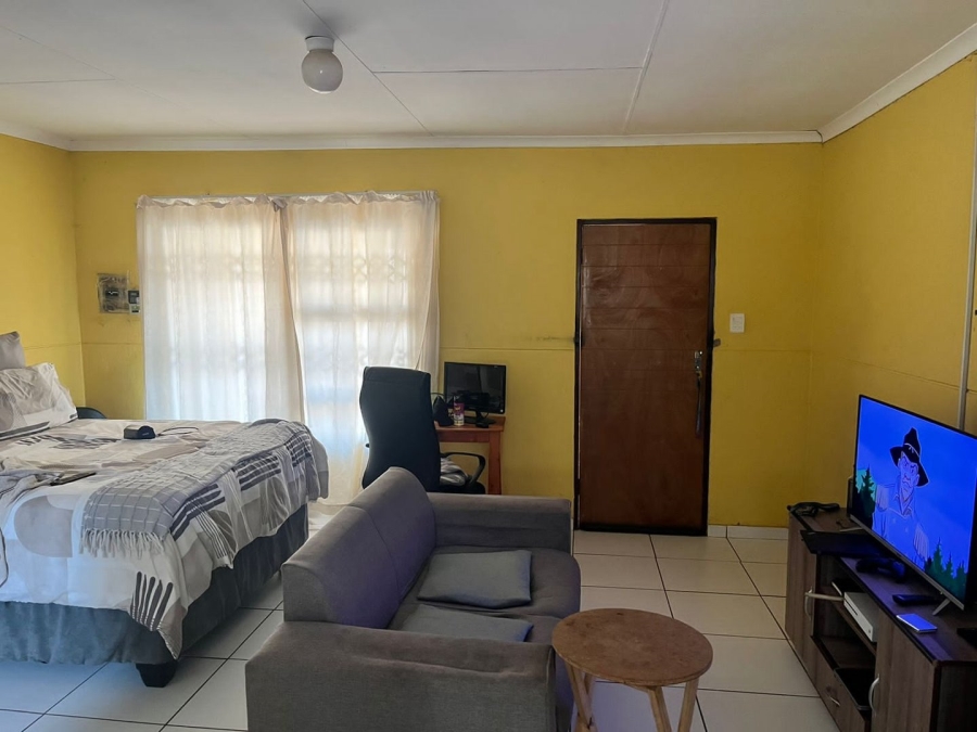 To Let  Bedroom Property for Rent in Glen Austin Gauteng