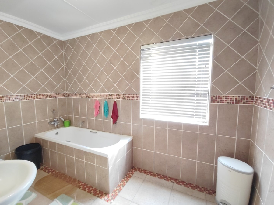 6 Bedroom Property for Sale in Montana Park Gauteng