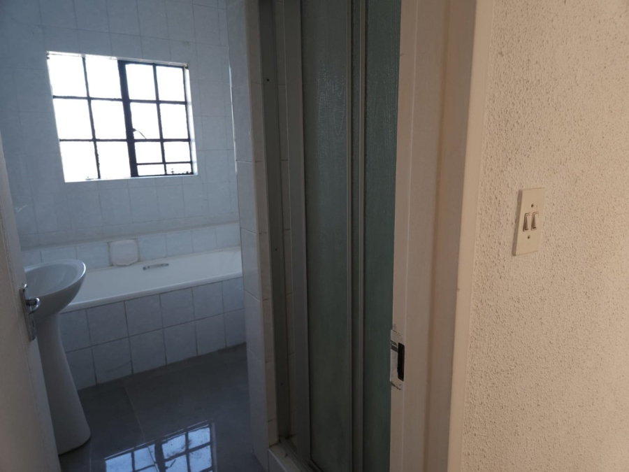To Let 2 Bedroom Property for Rent in Mulbarton Gauteng