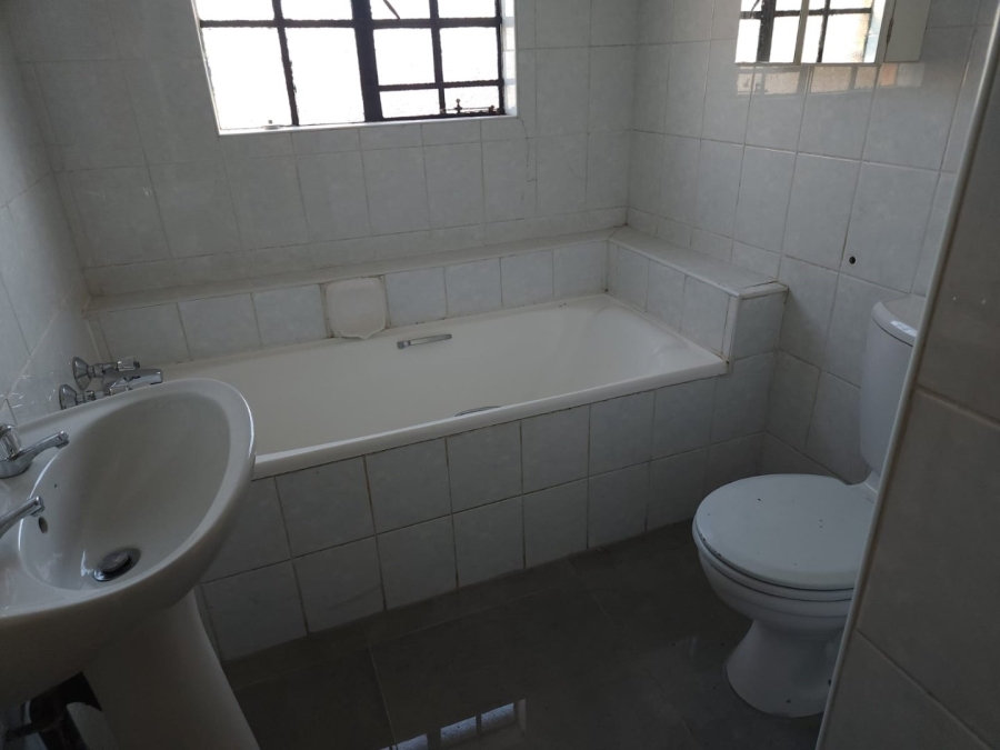 To Let 2 Bedroom Property for Rent in Mulbarton Gauteng