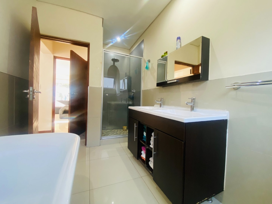 4 Bedroom Property for Sale in Noordwyk Gauteng