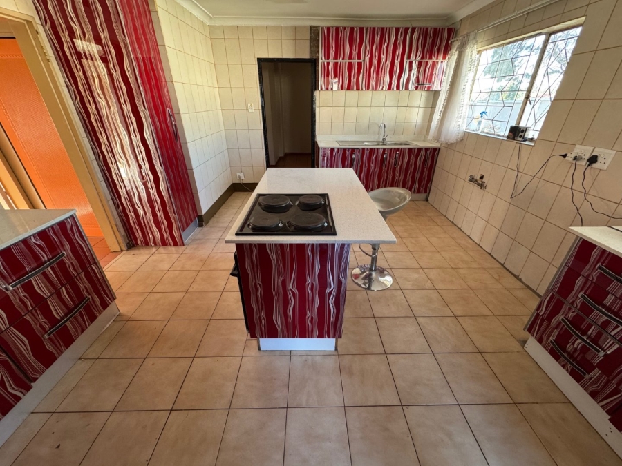 5 Bedroom Property for Sale in Edleen Gauteng