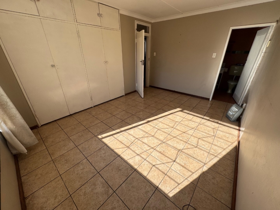 5 Bedroom Property for Sale in Edleen Gauteng