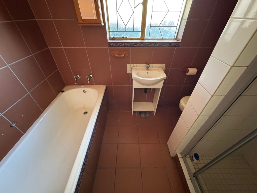 5 Bedroom Property for Sale in Edleen Gauteng