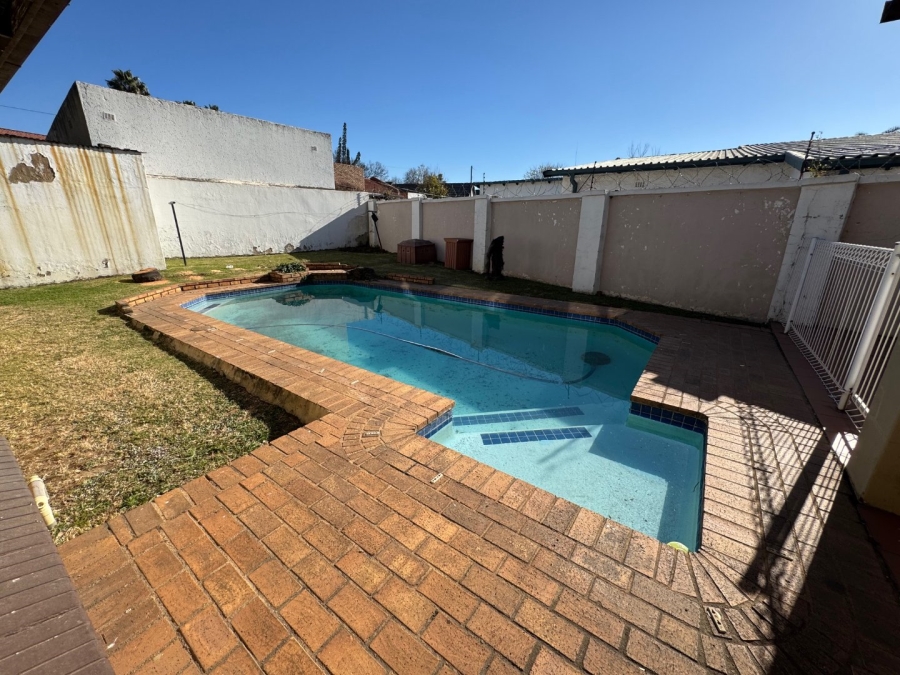 5 Bedroom Property for Sale in Edleen Gauteng