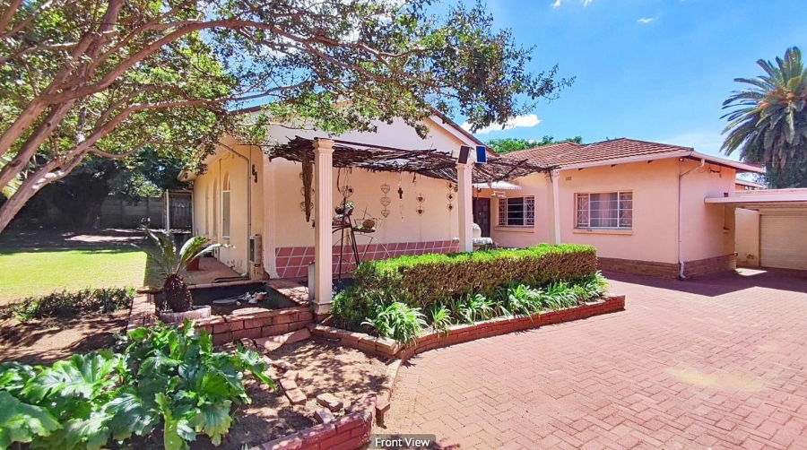 5 Bedroom Property for Sale in Lambton Gauteng