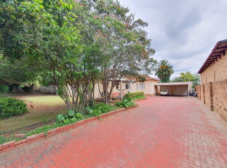 5 Bedroom Property for Sale in Lambton Gauteng