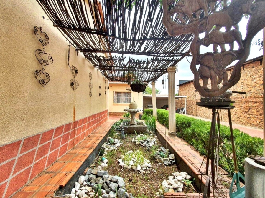 5 Bedroom Property for Sale in Lambton Gauteng