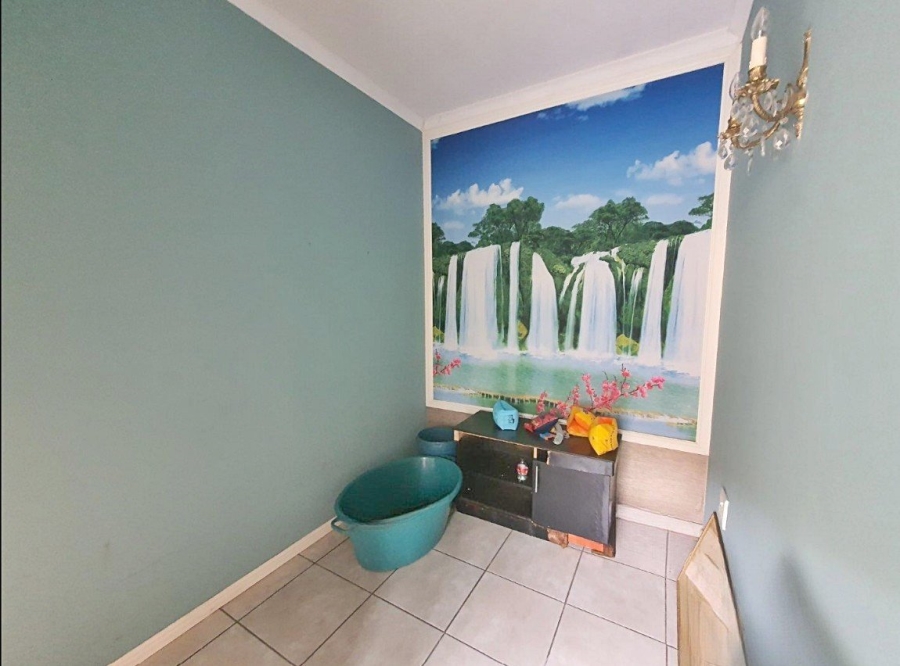 5 Bedroom Property for Sale in Lambton Gauteng