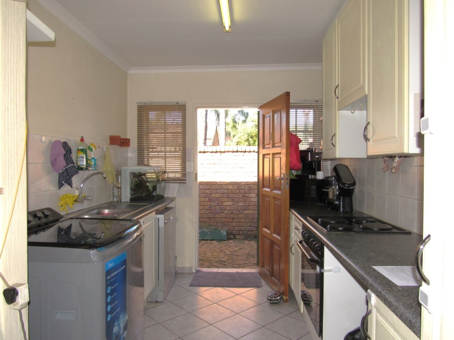 2 Bedroom Property for Sale in Rooihuiskraal North Gauteng