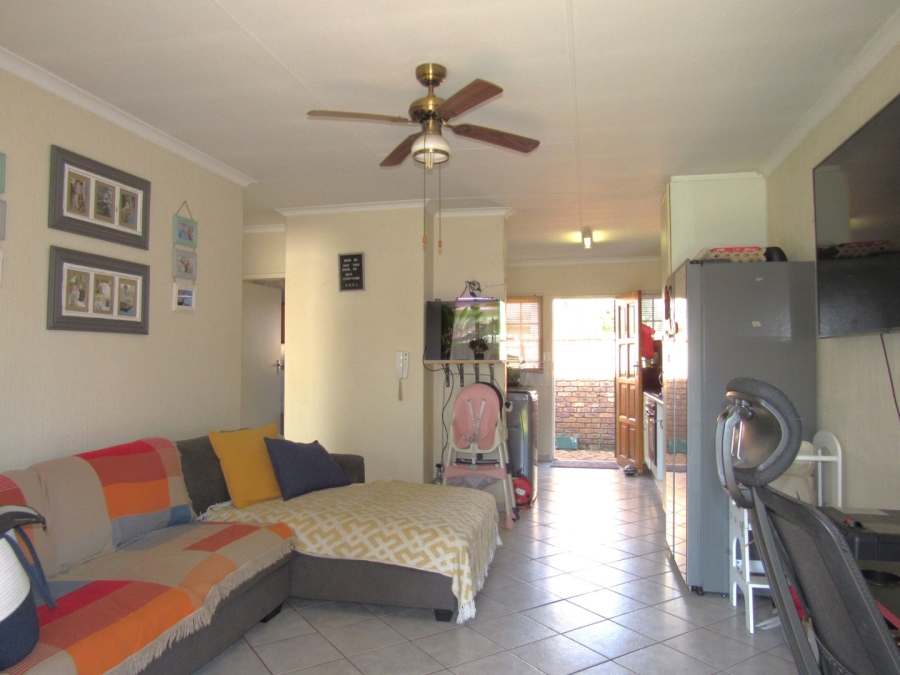 2 Bedroom Property for Sale in Rooihuiskraal North Gauteng
