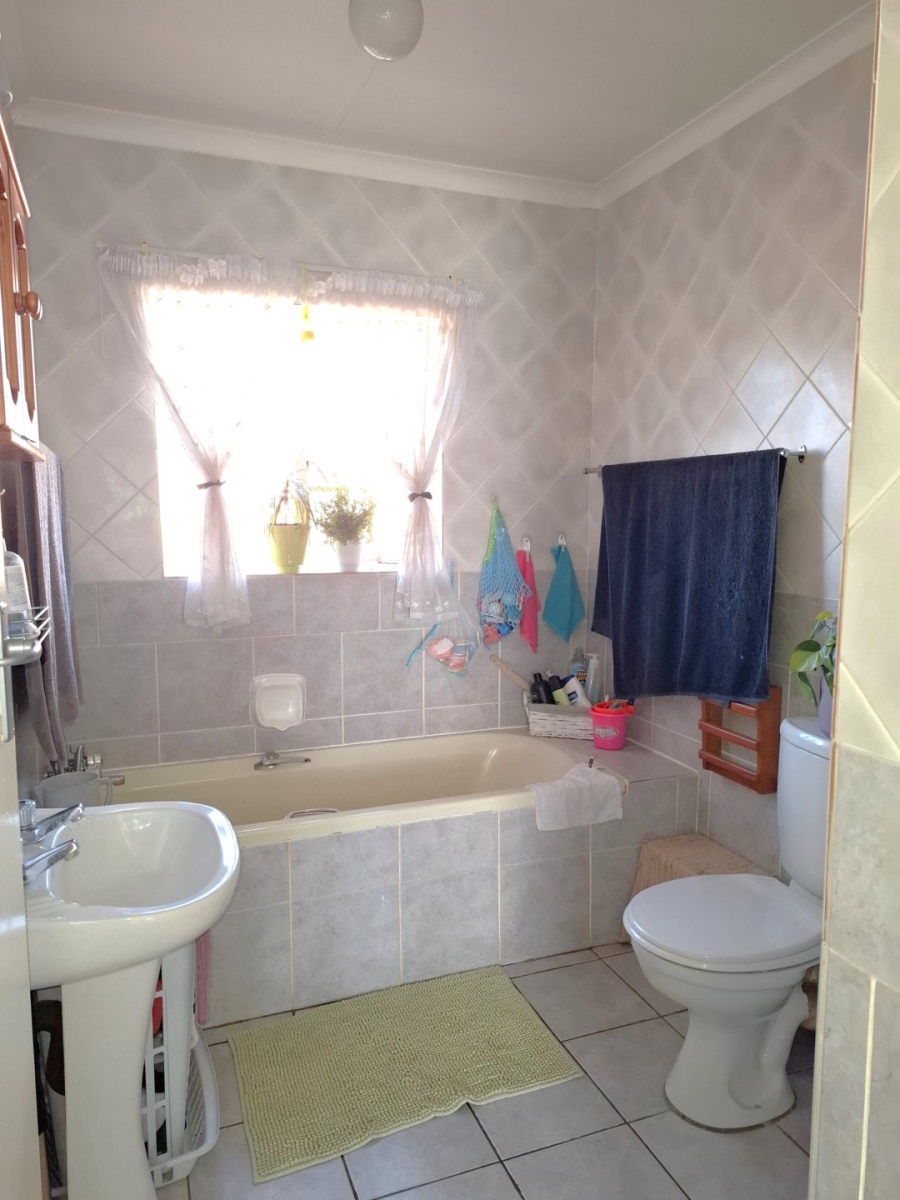 2 Bedroom Property for Sale in Rooihuiskraal North Gauteng