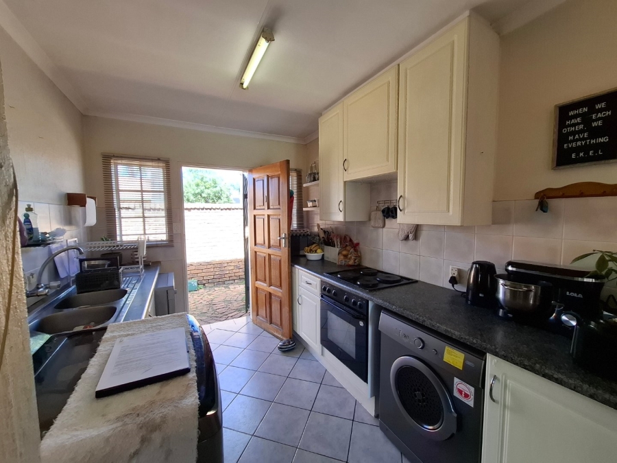 2 Bedroom Property for Sale in Rooihuiskraal North Gauteng