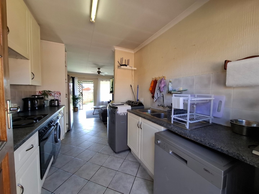 2 Bedroom Property for Sale in Rooihuiskraal North Gauteng