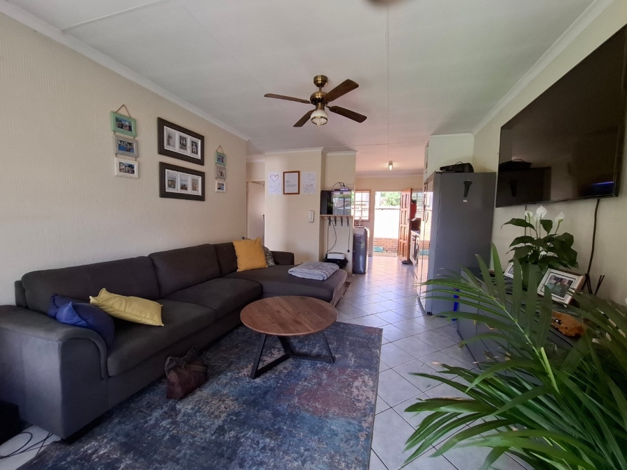 2 Bedroom Property for Sale in Rooihuiskraal North Gauteng