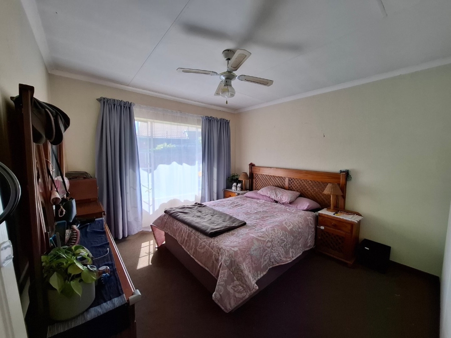 2 Bedroom Property for Sale in Rooihuiskraal North Gauteng