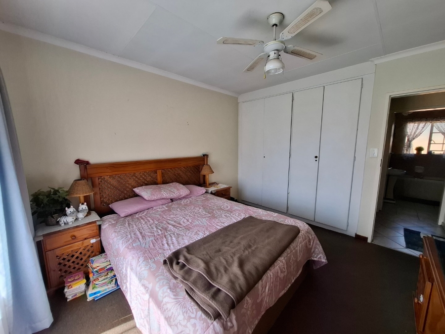 2 Bedroom Property for Sale in Rooihuiskraal North Gauteng