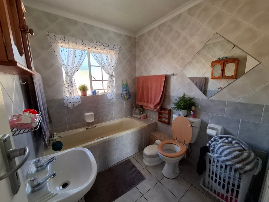 2 Bedroom Property for Sale in Rooihuiskraal North Gauteng