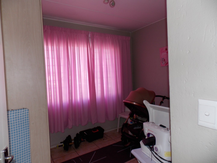 2 Bedroom Property for Sale in Klippoortje Gauteng