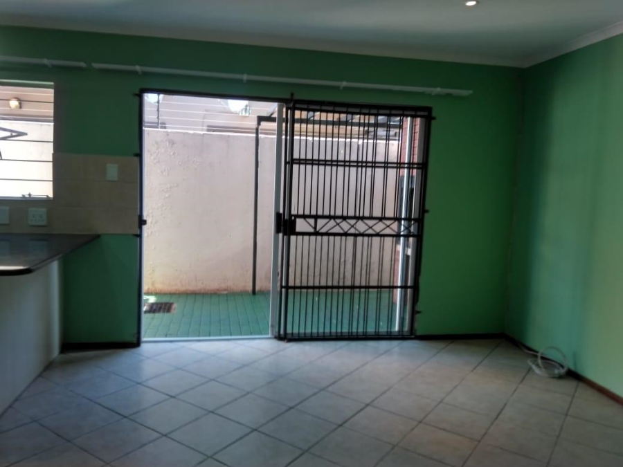 2 Bedroom Property for Sale in Pretoria North Gauteng