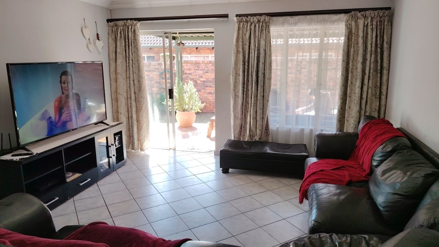 3 Bedroom Property for Sale in Wierdaglen Estate Gauteng