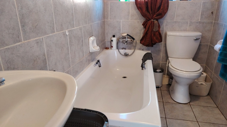 3 Bedroom Property for Sale in Wierdaglen Estate Gauteng