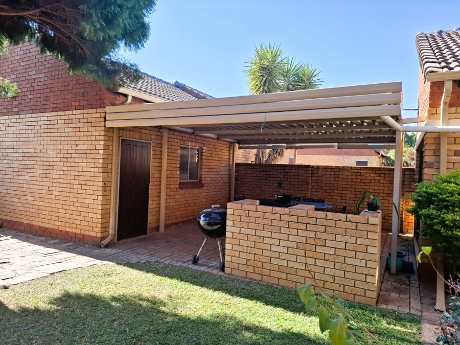 To Let 2 Bedroom Property for Rent in Equestria Gauteng