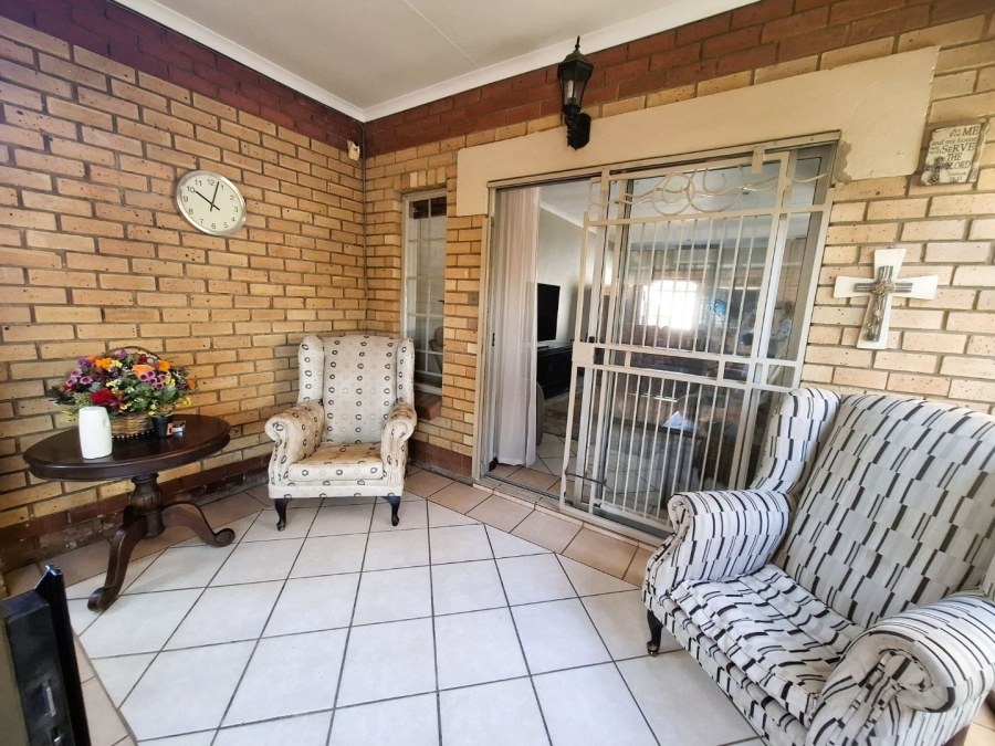 To Let 2 Bedroom Property for Rent in Equestria Gauteng