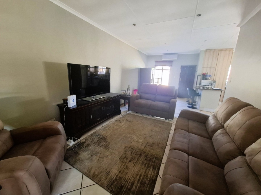 To Let 2 Bedroom Property for Rent in Equestria Gauteng