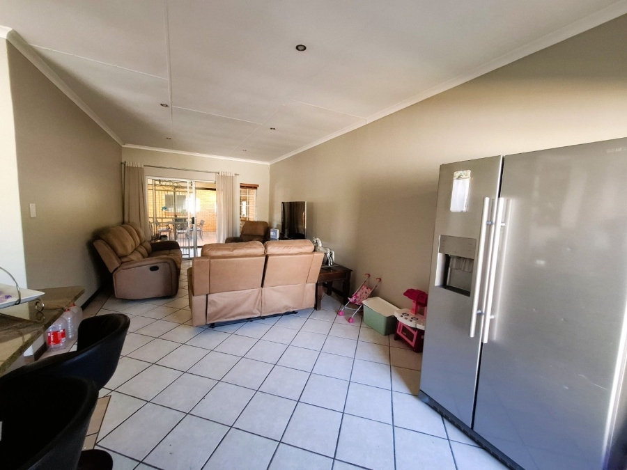 To Let 2 Bedroom Property for Rent in Equestria Gauteng