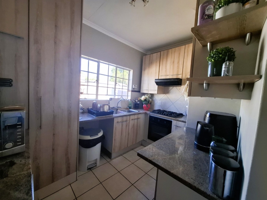 To Let 2 Bedroom Property for Rent in Equestria Gauteng