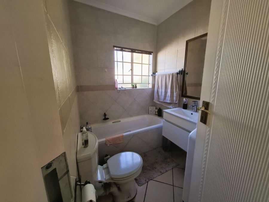 To Let 2 Bedroom Property for Rent in Equestria Gauteng