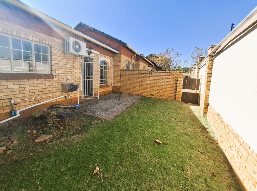 To Let 2 Bedroom Property for Rent in Equestria Gauteng