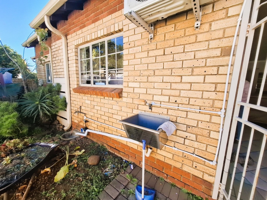 To Let 2 Bedroom Property for Rent in Equestria Gauteng