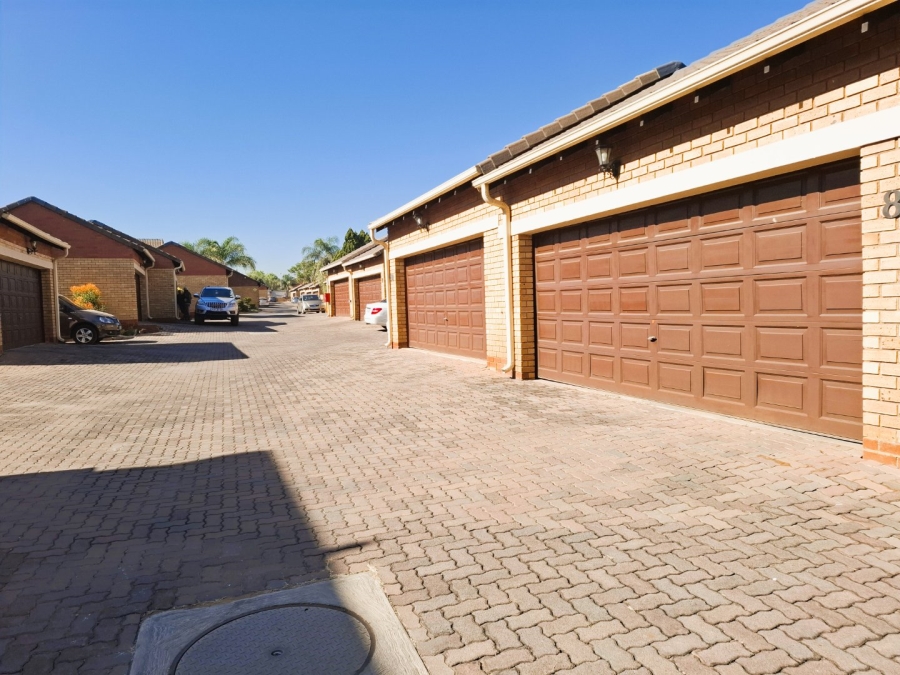 To Let 2 Bedroom Property for Rent in Equestria Gauteng