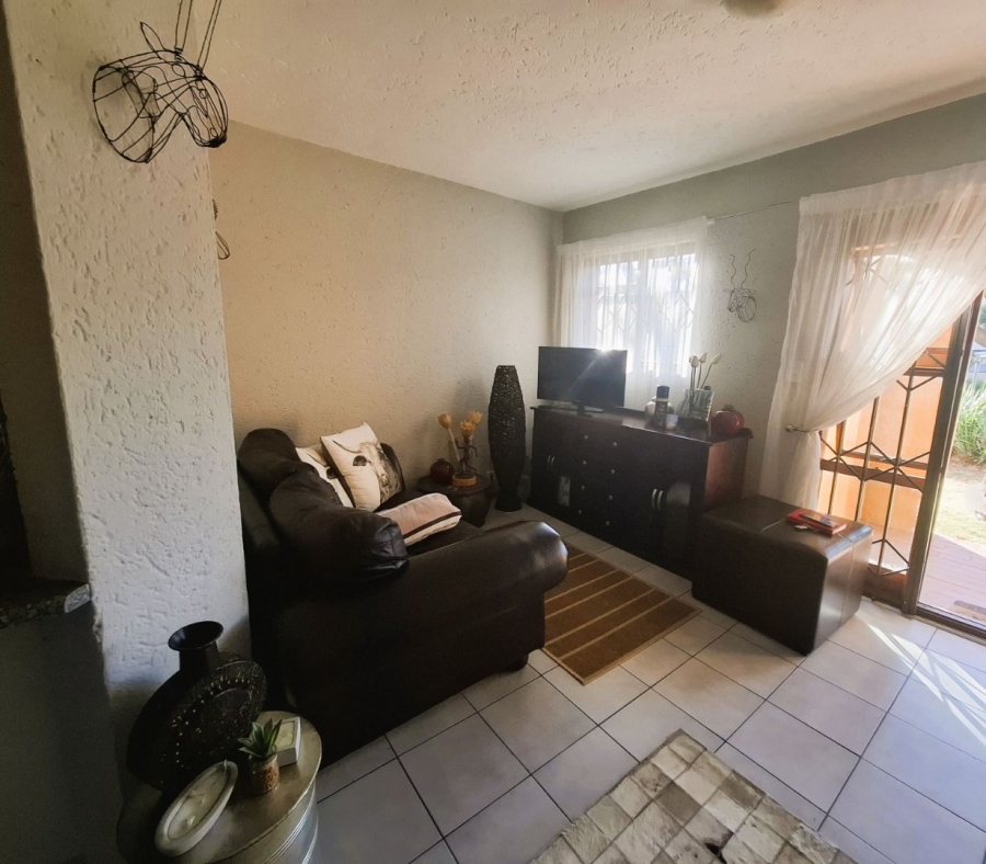 To Let 1 Bedroom Property for Rent in Waterkloof Ridge Gauteng
