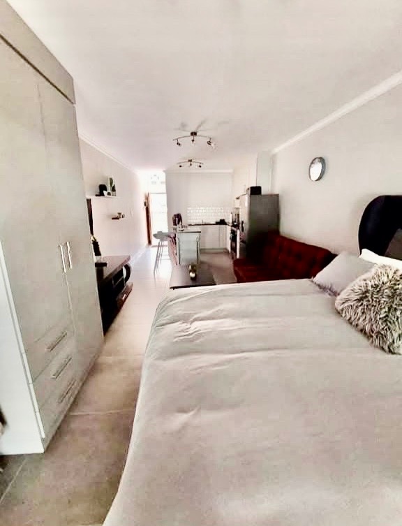 To Let  Bedroom Property for Rent in Silver Lakes Gauteng