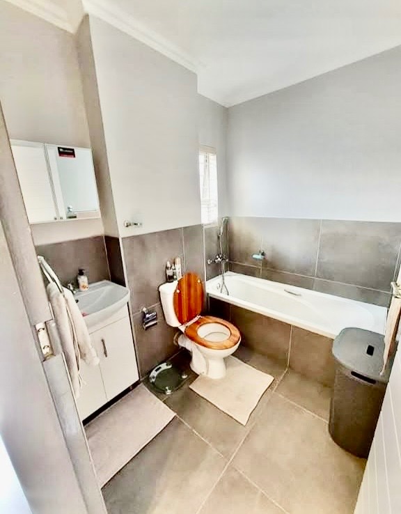 To Let  Bedroom Property for Rent in Silver Lakes Gauteng