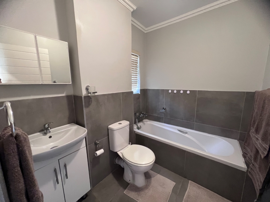 To Let  Bedroom Property for Rent in Silver Lakes Gauteng