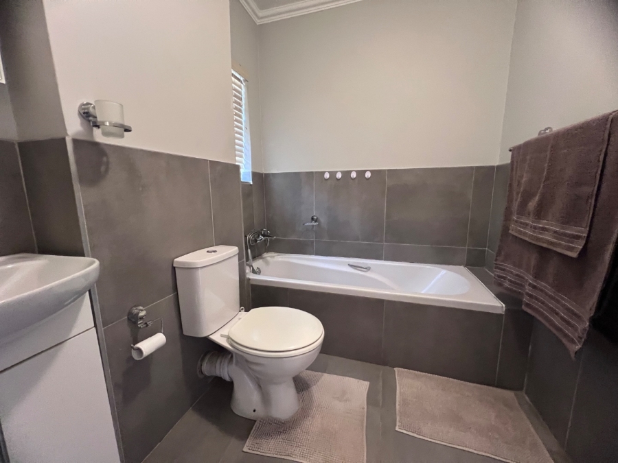 To Let  Bedroom Property for Rent in Silver Lakes Gauteng