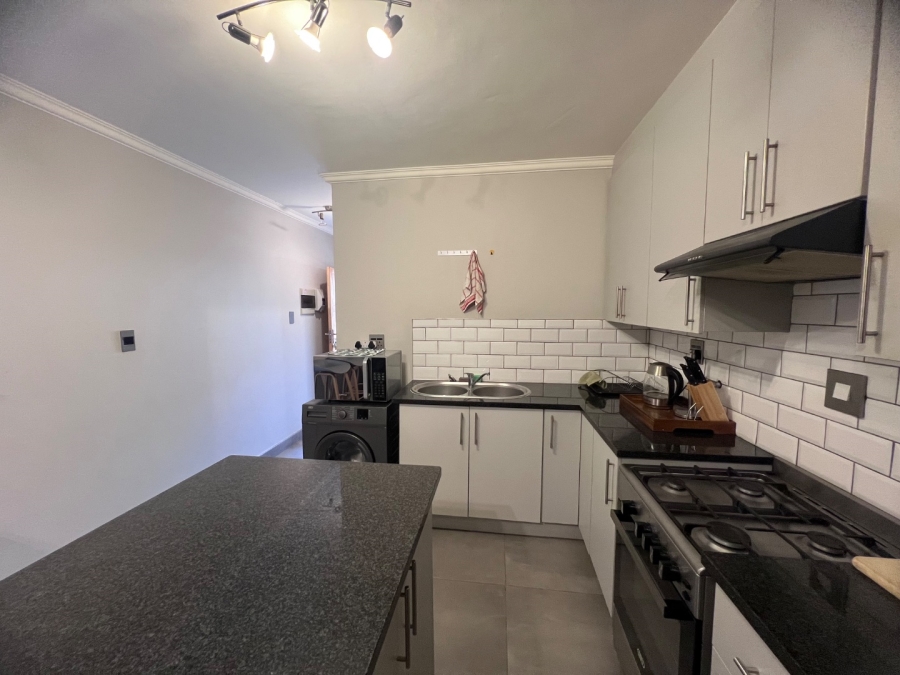 To Let  Bedroom Property for Rent in Silver Lakes Gauteng
