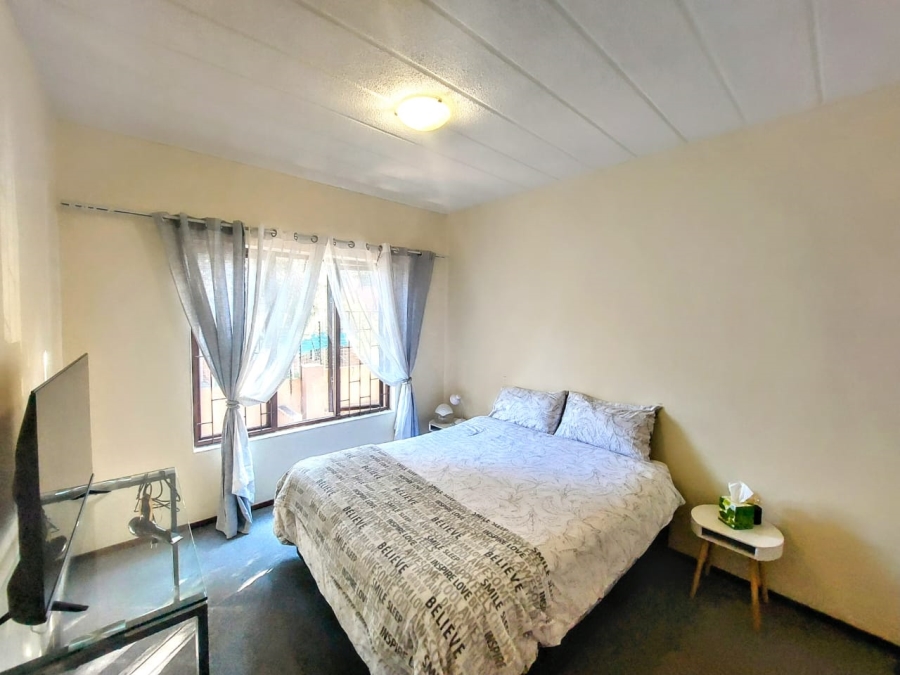 1 Bedroom Property for Sale in Douglasdale Gauteng