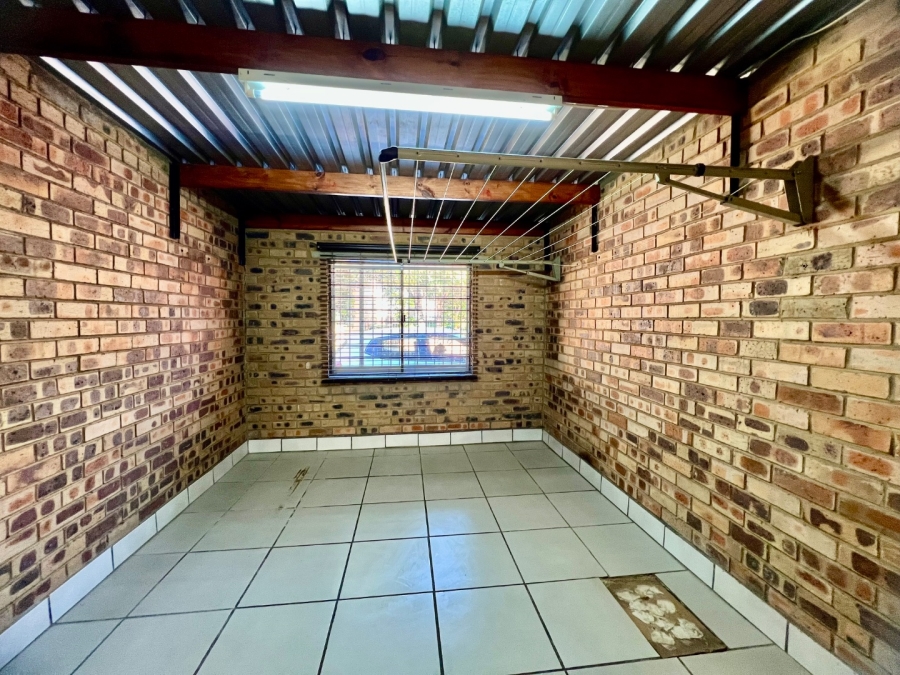 To Let 3 Bedroom Property for Rent in Faerie Glen Gauteng