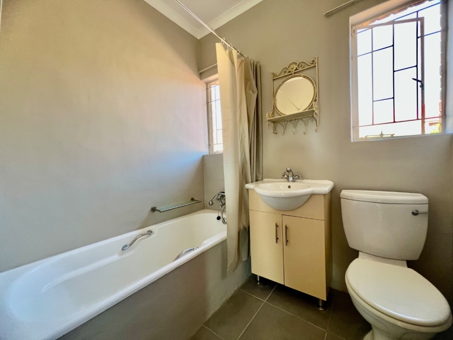 To Let 3 Bedroom Property for Rent in Faerie Glen Gauteng