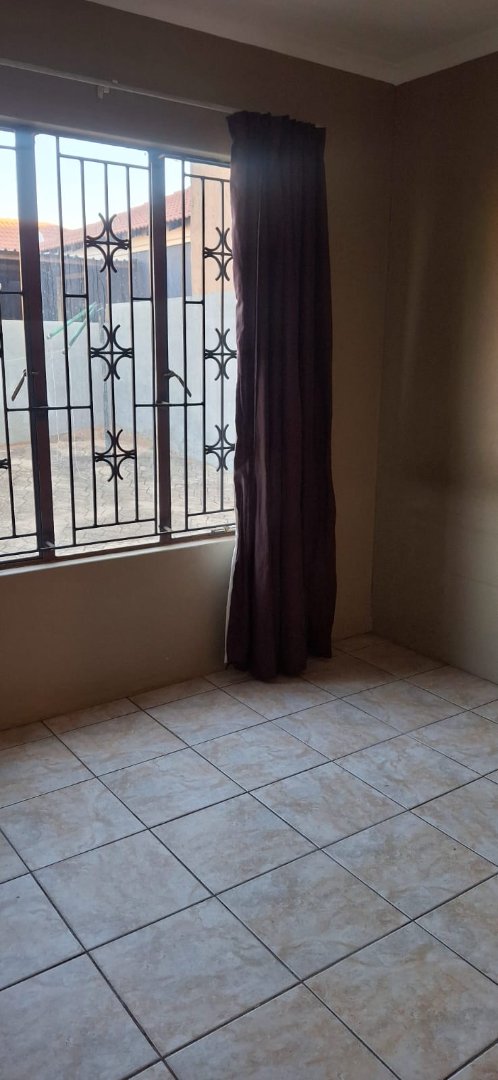 To Let 3 Bedroom Property for Rent in Lotus Gardens Gauteng